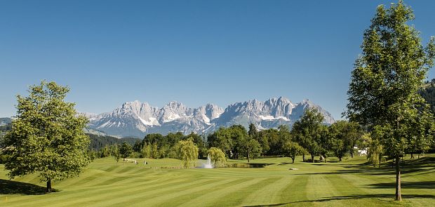 Perfekte Abschlag- und Einlochqualitäten